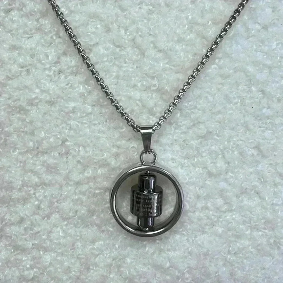 Street Style Fashion Necklace  - Bold and Trendy Statement for Every Outfit - Picture 1 of 5